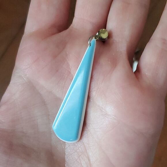 Host Pick! Two Pair of Vintage Plastic Earrings - Picture 5 of 5